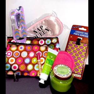 NWT The Girl On the GO🏃‍♀️✈️ Gift-To-Go